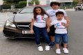 صورة لأطفال اماراتيين وهم يرتدون قمصان تحمل العلمين الإسرائيلي والإماراتي