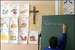 
المحكمة الأوروبية تحظر وضع الصلبان في مدارس إيطاليا